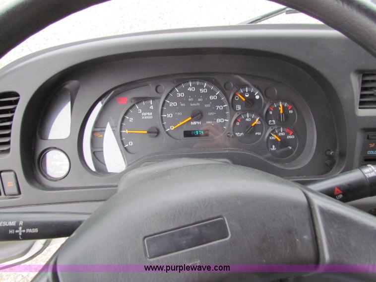 image for item B7225 2006 GMC T8500 paint striper truck