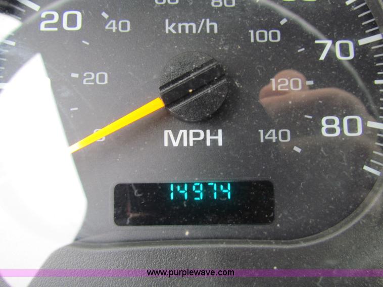 image for item B7225 2006 GMC T8500 paint striper truck