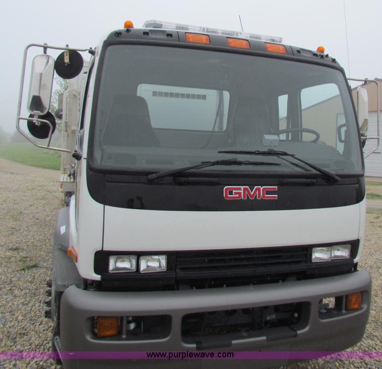 image for item B7225 2006 GMC T8500 paint striper truck