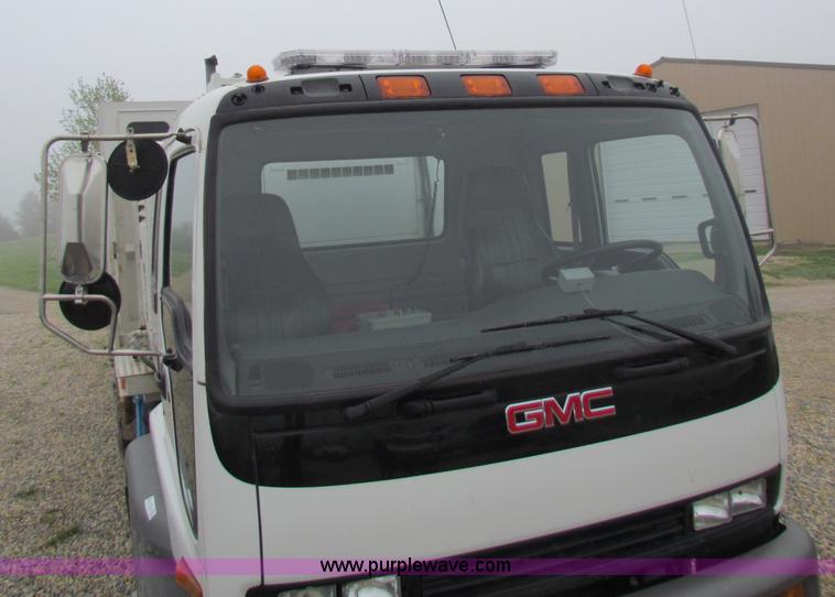 image for item B7225 2006 GMC T8500 paint striper truck
