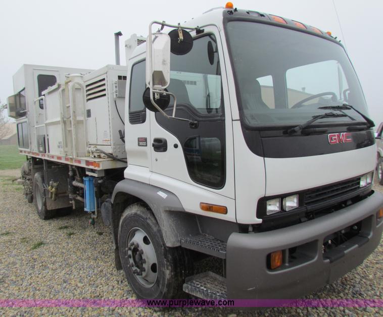 image for item B7225 2006 GMC T8500 paint striper truck