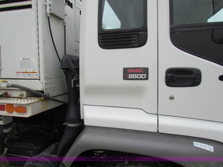 image for item B7225 2006 GMC T8500 paint striper truck