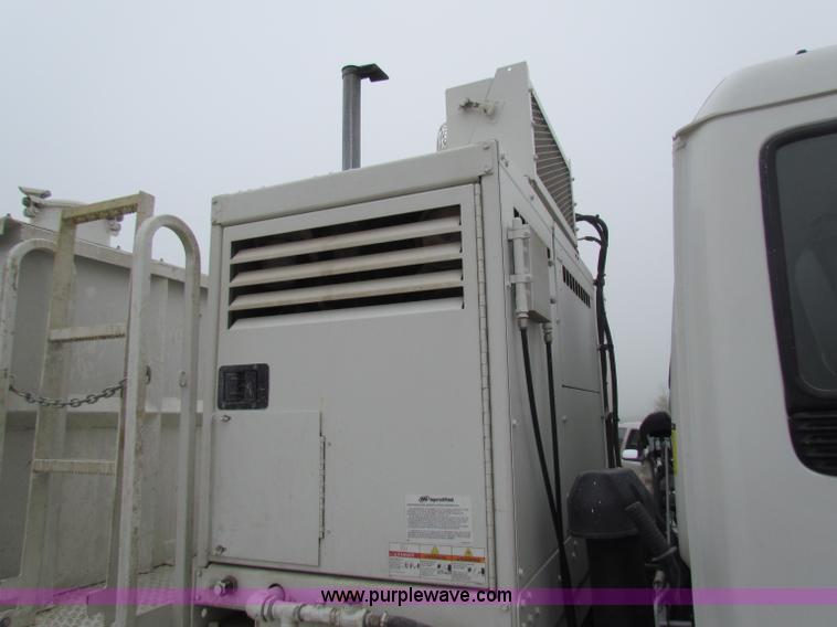 image for item B7225 2006 GMC T8500 paint striper truck