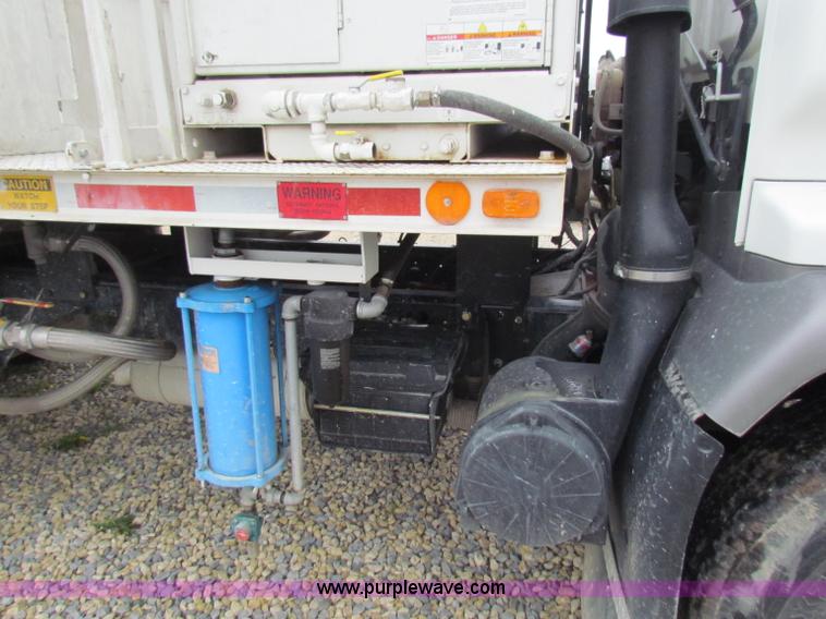 image for item B7225 2006 GMC T8500 paint striper truck