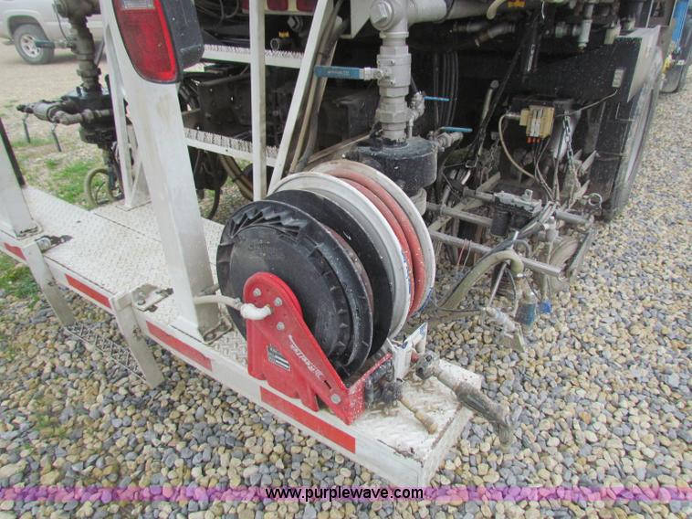 image for item B7225 2006 GMC T8500 paint striper truck