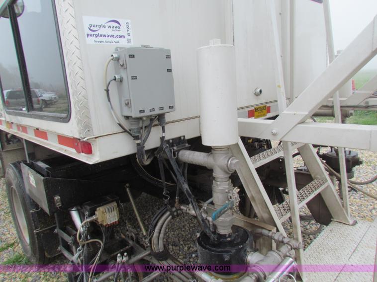 image for item B7225 2006 GMC T8500 paint striper truck