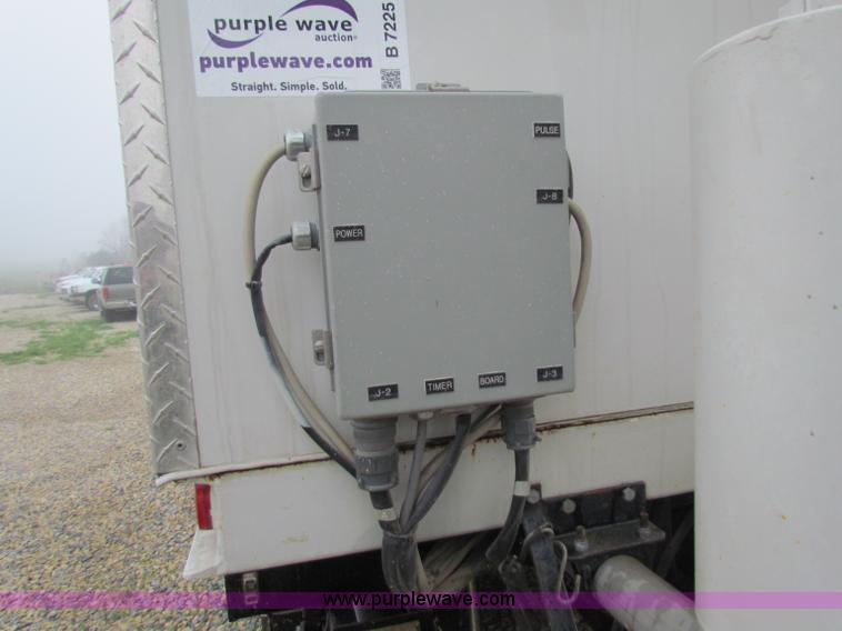 image for item B7225 2006 GMC T8500 paint striper truck