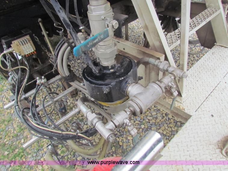 image for item B7225 2006 GMC T8500 paint striper truck