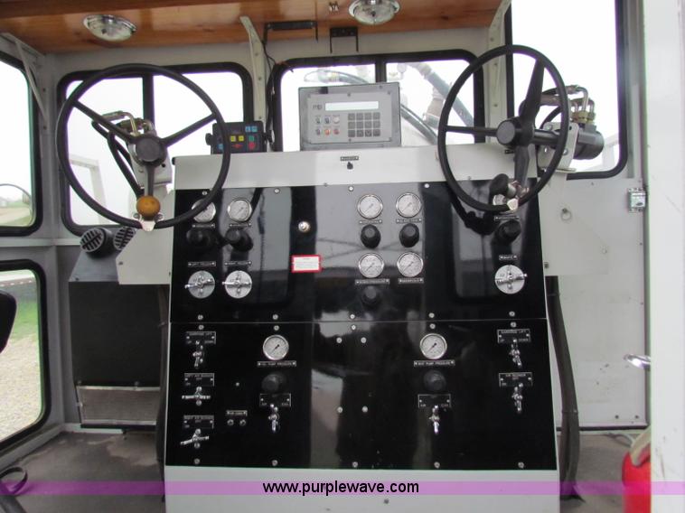 image for item B7225 2006 GMC T8500 paint striper truck