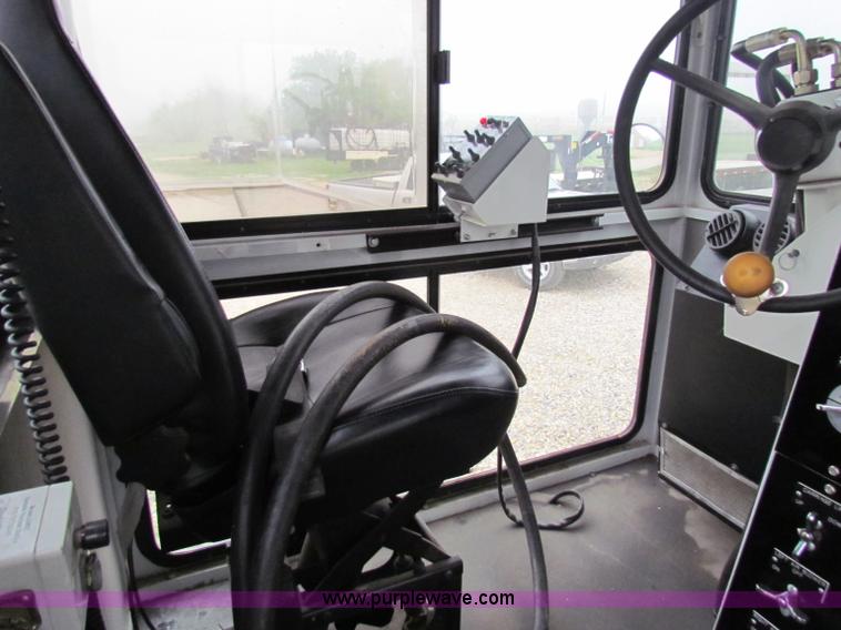 image for item B7225 2006 GMC T8500 paint striper truck