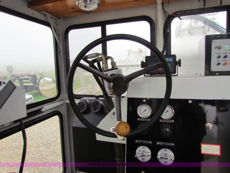 image for item B7225 2006 GMC T8500 paint striper truck