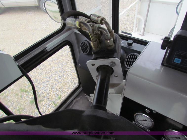 image for item B7225 2006 GMC T8500 paint striper truck