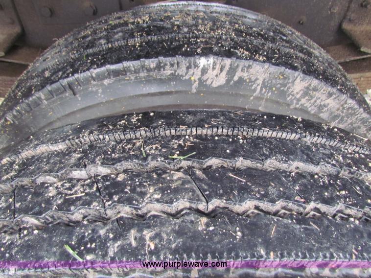 image for item B7225 2006 GMC T8500 paint striper truck