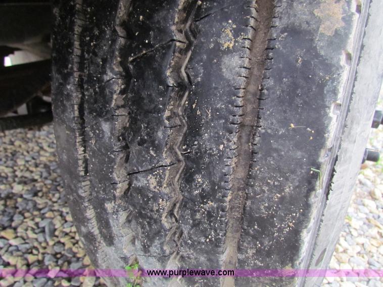 image for item B7225 2006 GMC T8500 paint striper truck