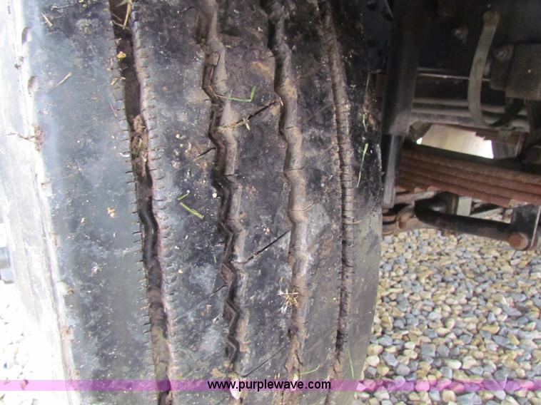 image for item B7225 2006 GMC T8500 paint striper truck