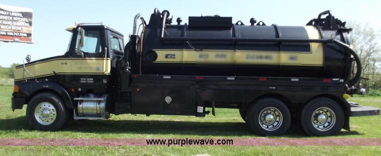 image for item B9207 1988 White WCA 647 vac truck