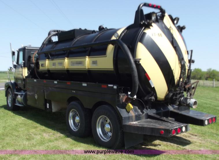 image for item B9207 1988 White WCA 647 vac truck