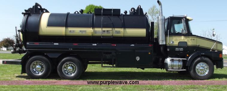 image for item B9207 1988 White WCA 647 vac truck