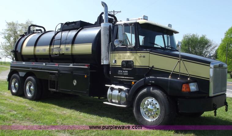 image for item B9207 1988 White WCA 647 vac truck