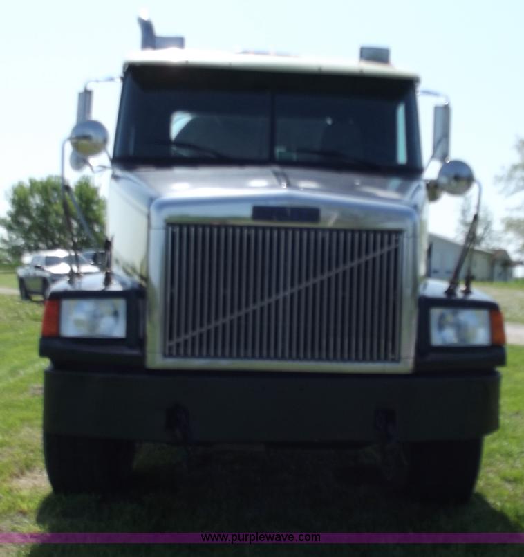 image for item B9207 1988 White WCA 647 vac truck