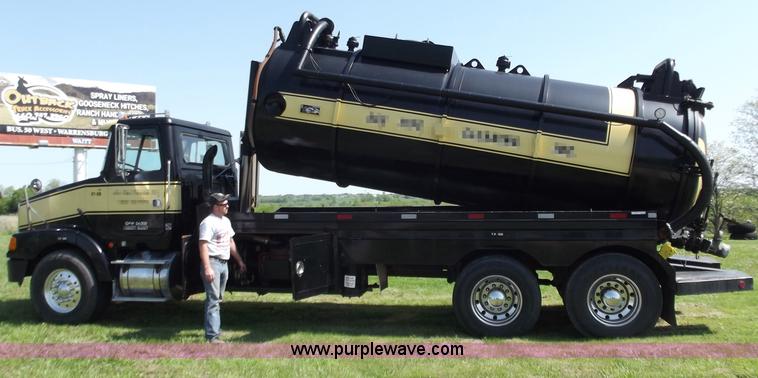 image for item B9207 1988 White WCA 647 vac truck