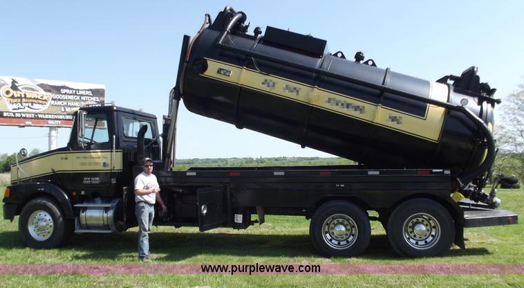 image for item B9207 1988 White WCA 647 vac truck