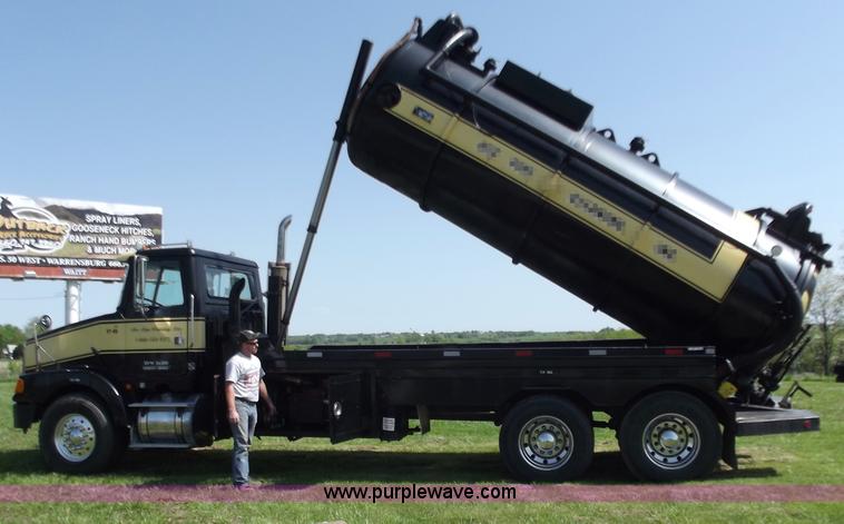 image for item B9207 1988 White WCA 647 vac truck