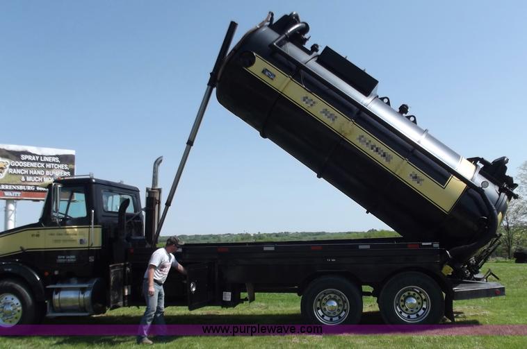 image for item B9207 1988 White WCA 647 vac truck