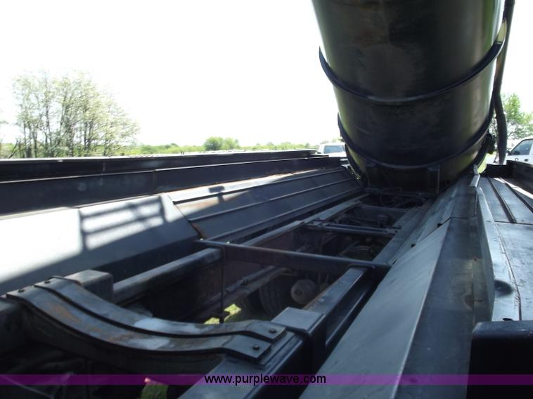 image for item B9207 1988 White WCA 647 vac truck