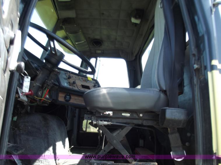 image for item B9207 1988 White WCA 647 vac truck