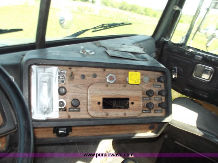 image for item B9207 1988 White WCA 647 vac truck