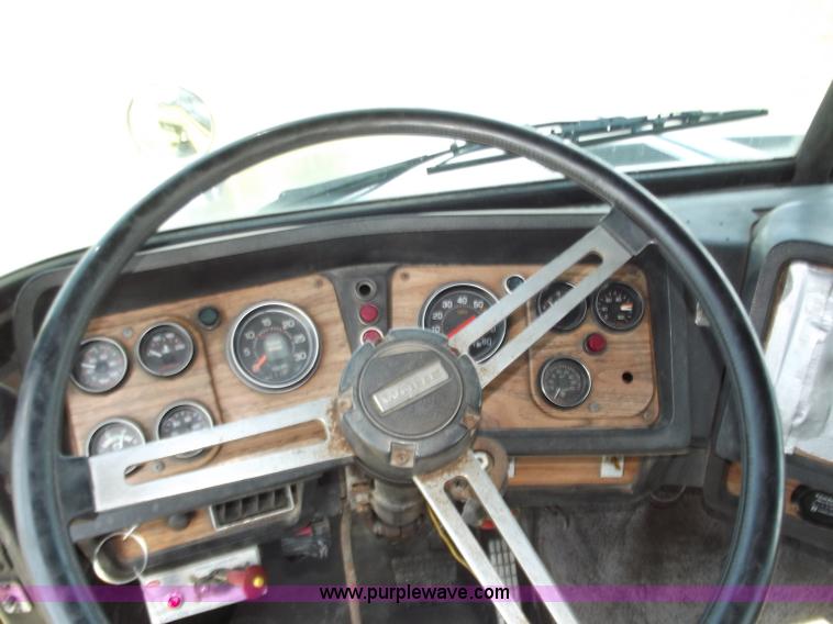 image for item B9207 1988 White WCA 647 vac truck