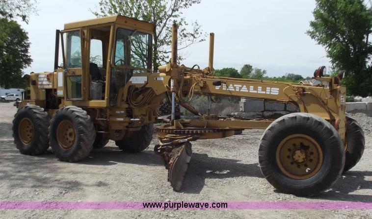 image for item C2035 1990 Fiat Allis FG75 articulating motor grader