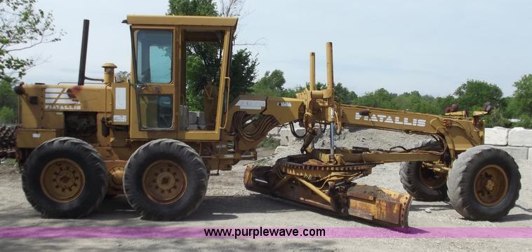 image for item C2035 1990 Fiat Allis FG75 articulating motor grader