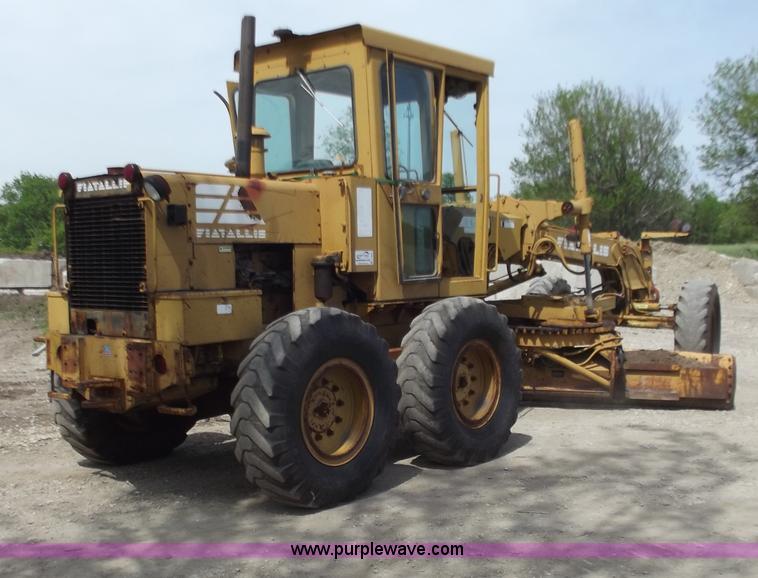 image for item C2035 1990 Fiat Allis FG75 articulating motor grader