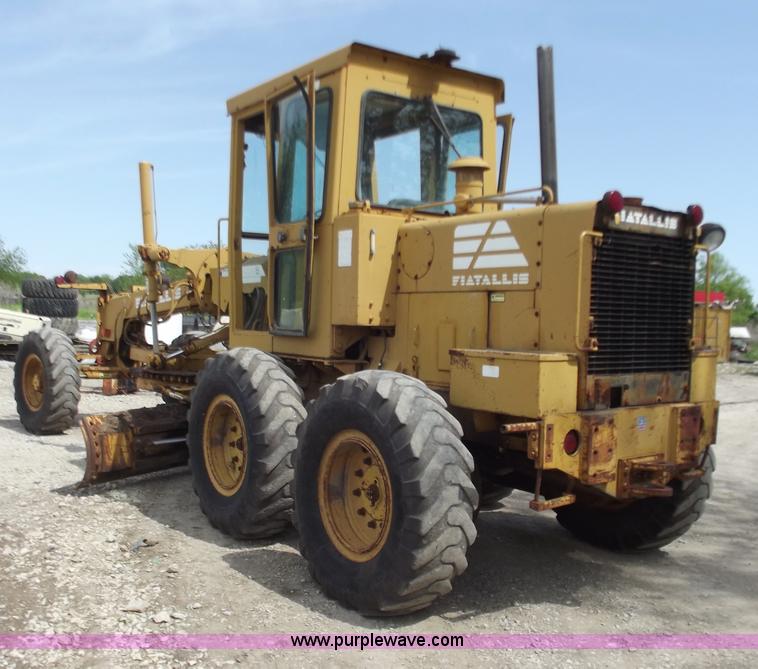 image for item C2035 1990 Fiat Allis FG75 articulating motor grader