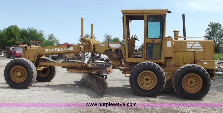 image for item C2035 1990 Fiat Allis FG75 articulating motor grader