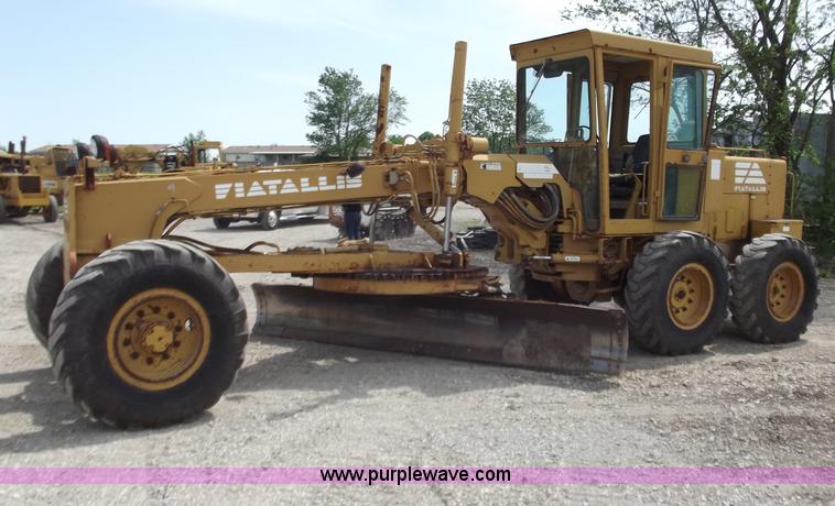 image for item C2035 1990 Fiat Allis FG75 articulating motor grader