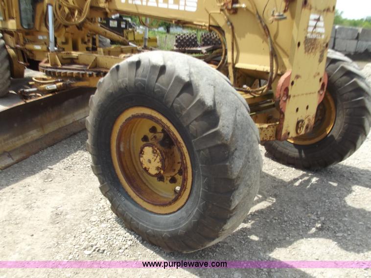 image for item C2035 1990 Fiat Allis FG75 articulating motor grader