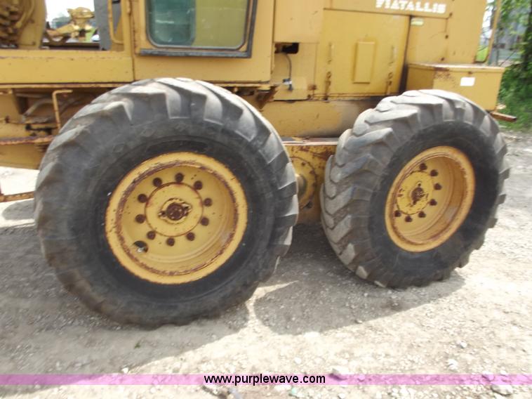 image for item C2035 1990 Fiat Allis FG75 articulating motor grader