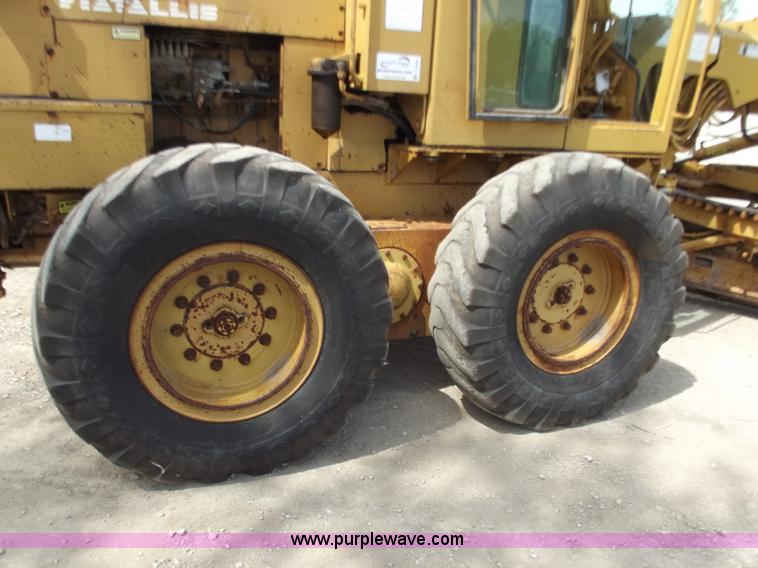 image for item C2035 1990 Fiat Allis FG75 articulating motor grader