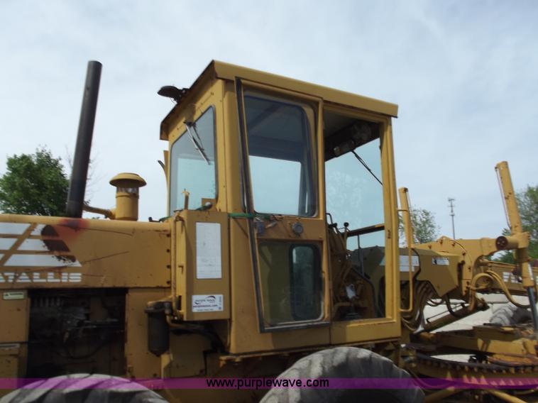 image for item C2035 1990 Fiat Allis FG75 articulating motor grader