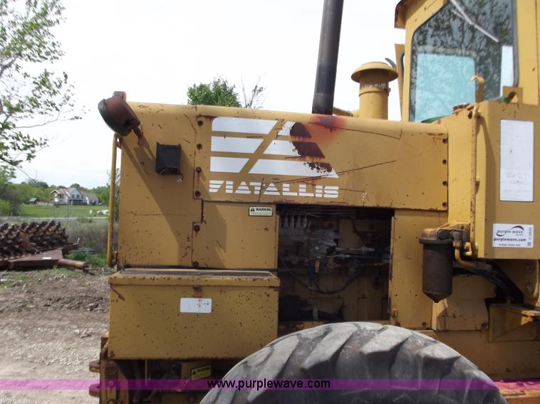 image for item C2035 1990 Fiat Allis FG75 articulating motor grader