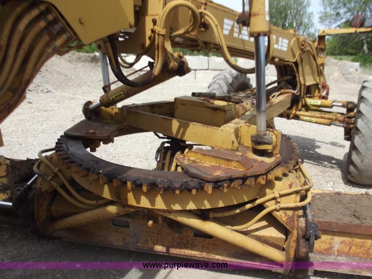 image for item C2035 1990 Fiat Allis FG75 articulating motor grader