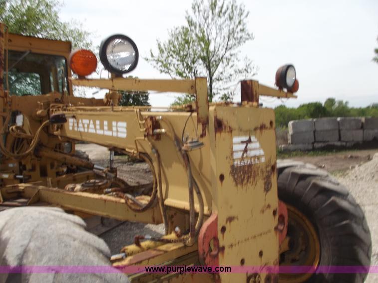 image for item C2035 1990 Fiat Allis FG75 articulating motor grader