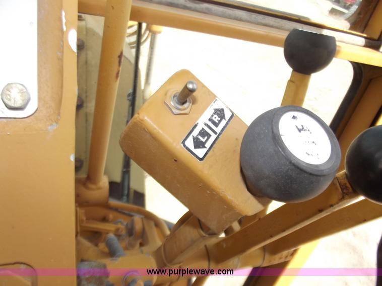 image for item C2035 1990 Fiat Allis FG75 articulating motor grader