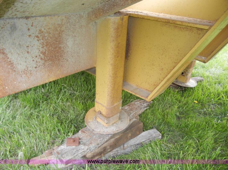 image for item C4473 1984 Holden 40' lowboy trailer