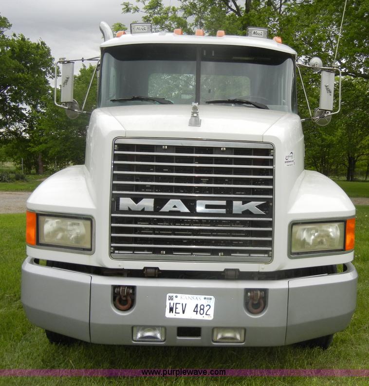 image for item C4474 1994 Mack CH613 semi truck