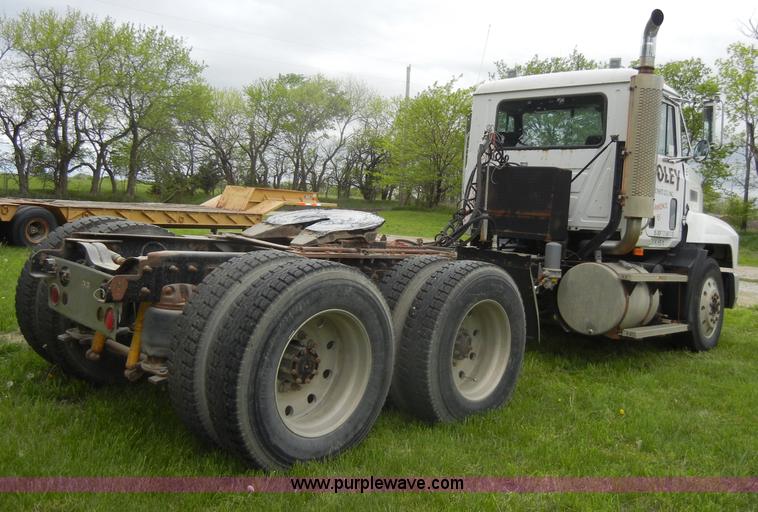 image for item C4474 1994 Mack CH613 semi truck