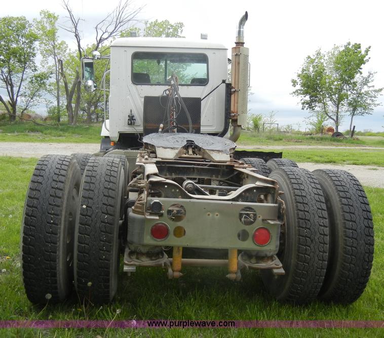 image for item C4474 1994 Mack CH613 semi truck